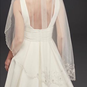 1 Tier finger tip Floral embroidered veil